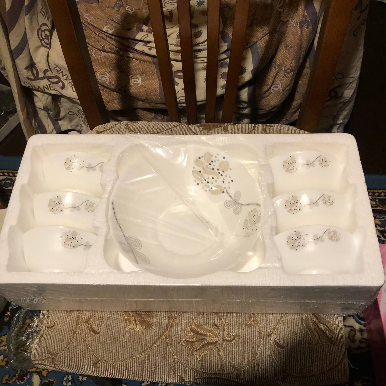 Комплект посуды для гостей