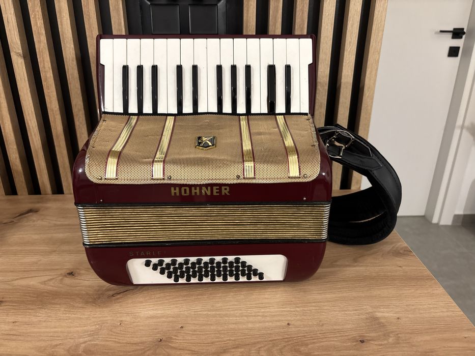 Vand acordeon Hohner Starlet cu 40 de basi