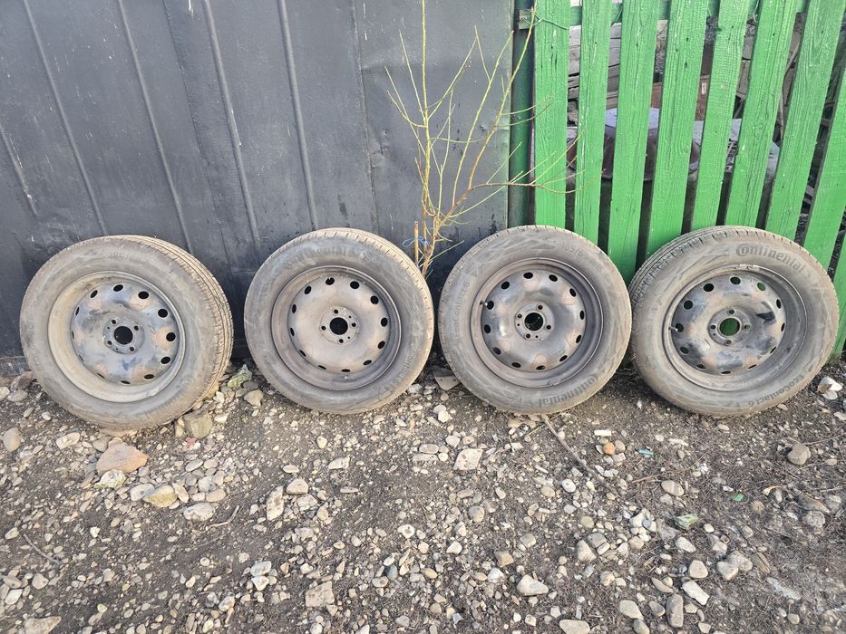 Vând jante plus cauciucuri  de vara Dacia 185/65/R15