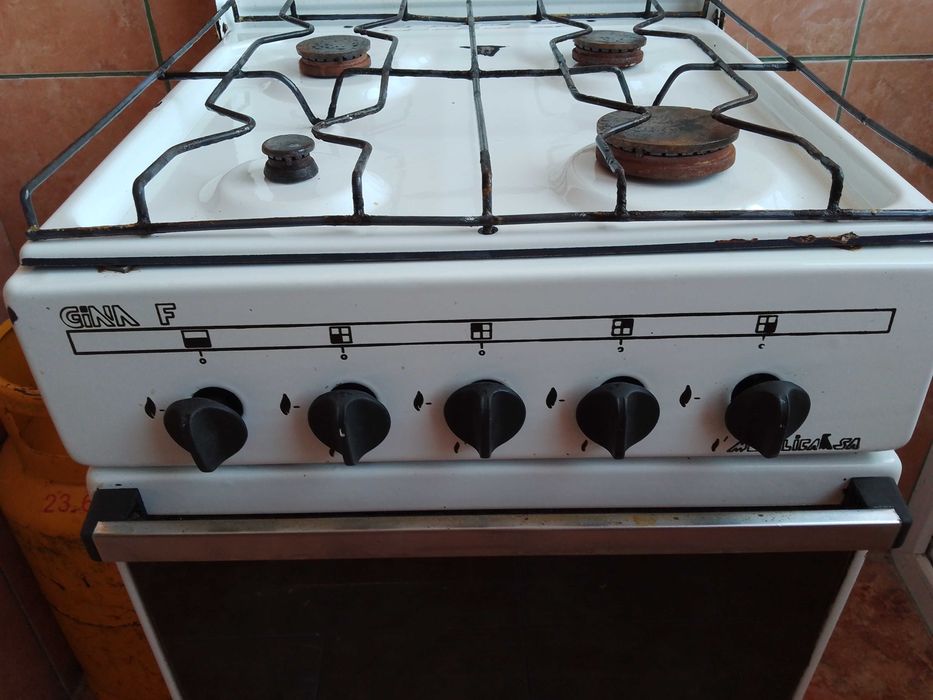 Aragaz Metalica SA pe gaz, cu 4 arzatoare si cuptor - butelie, butelii