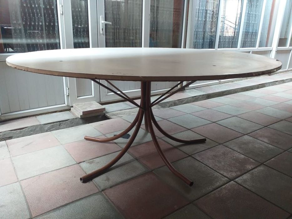 Стол круглый, диаметр 1.87