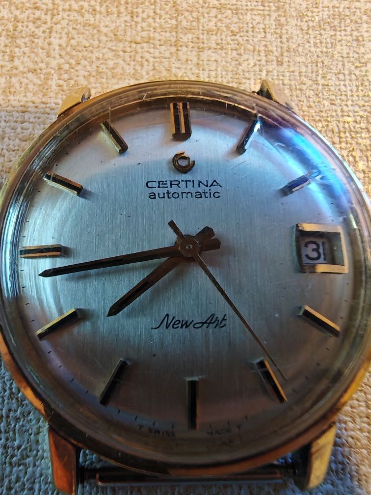 Продавам златен ръчен часовник certina 18к
