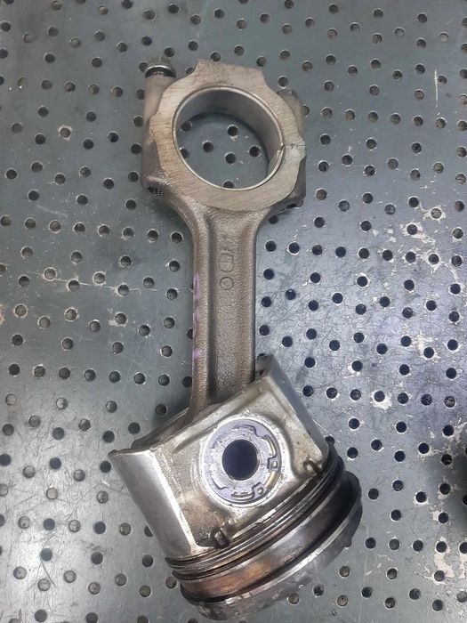 piston cu biela 1.9 d 939a1000  fiat croma alfa 159 opel astra h  vectra c zafira b