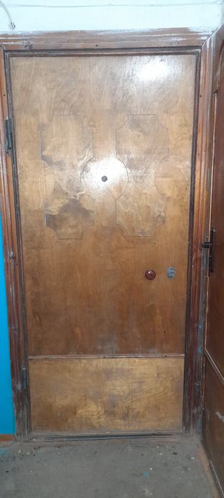 Продам дверь входную.