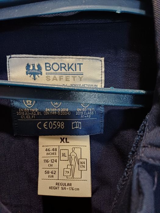 Продам спецодежду.