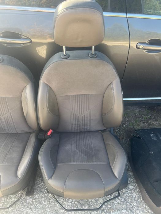 Кожен салон с плат посредата кафяв на цвят Пежо 2012год Peugeot 2008