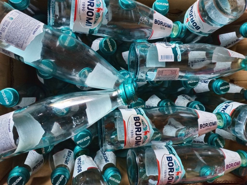Продам Стеклянные Бутылки от Боржоми