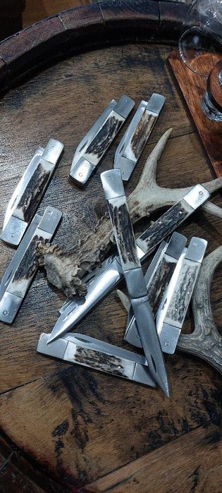 Briceag facut manual cu maner din corn de cerb