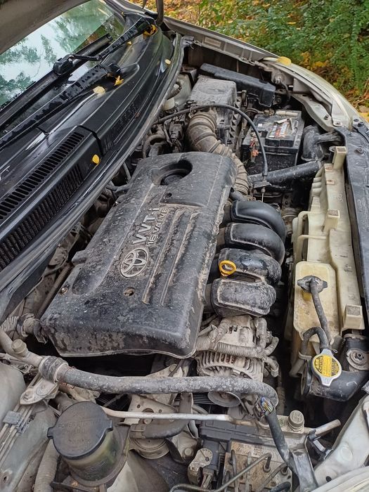 Продавам Тойота Корола Версо.