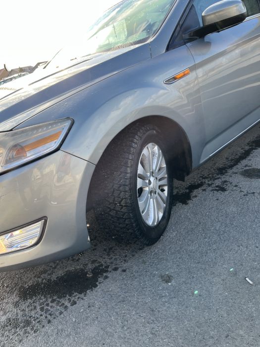 Vand   Ford Mondeo( sau fac schimb cu masina automata)