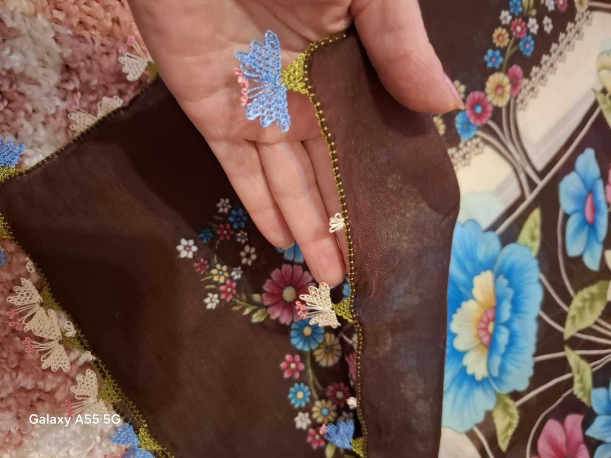 Памучна забрадка с дантела