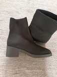 Botine de damă negre, tricotate, slim, cu vârf rotund, elastic. Nr 38