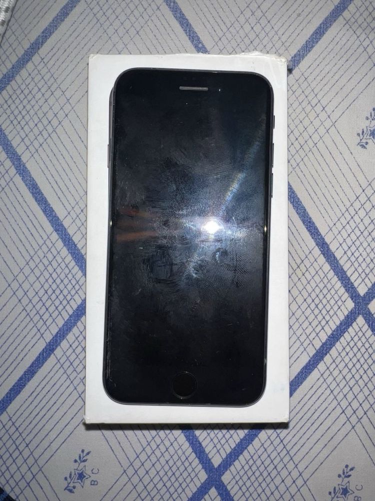 Iphone se 2020 qora