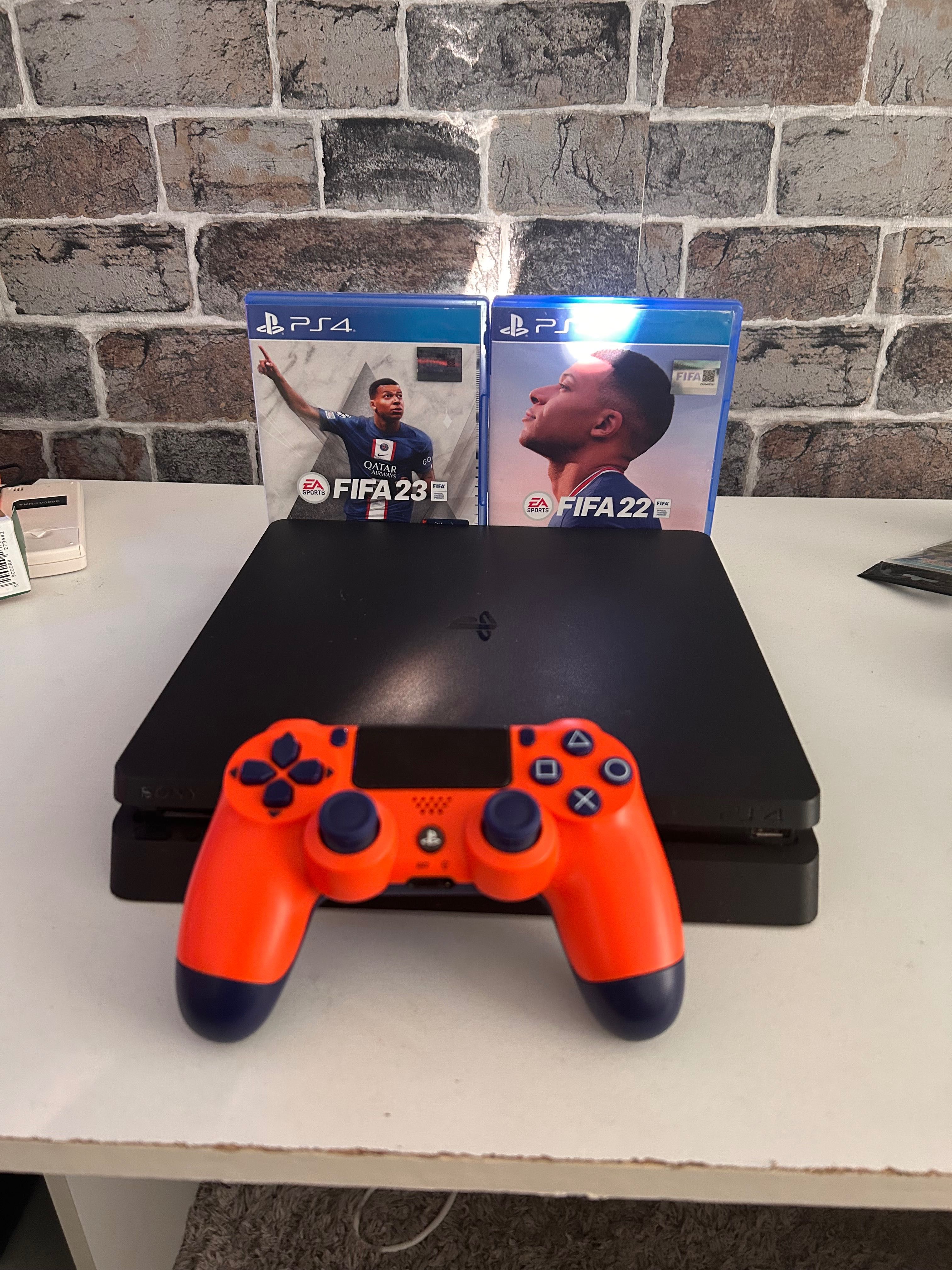 Playstation 4 + 1 controller + jocuri (pret negociabil)
