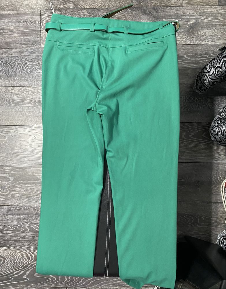 Pantaloni verde smarald cu talie inalta si cusaturi decorative