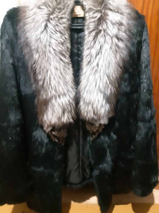 Полушубок из кролика воротник чернобурка и  кож плащ воротник писец