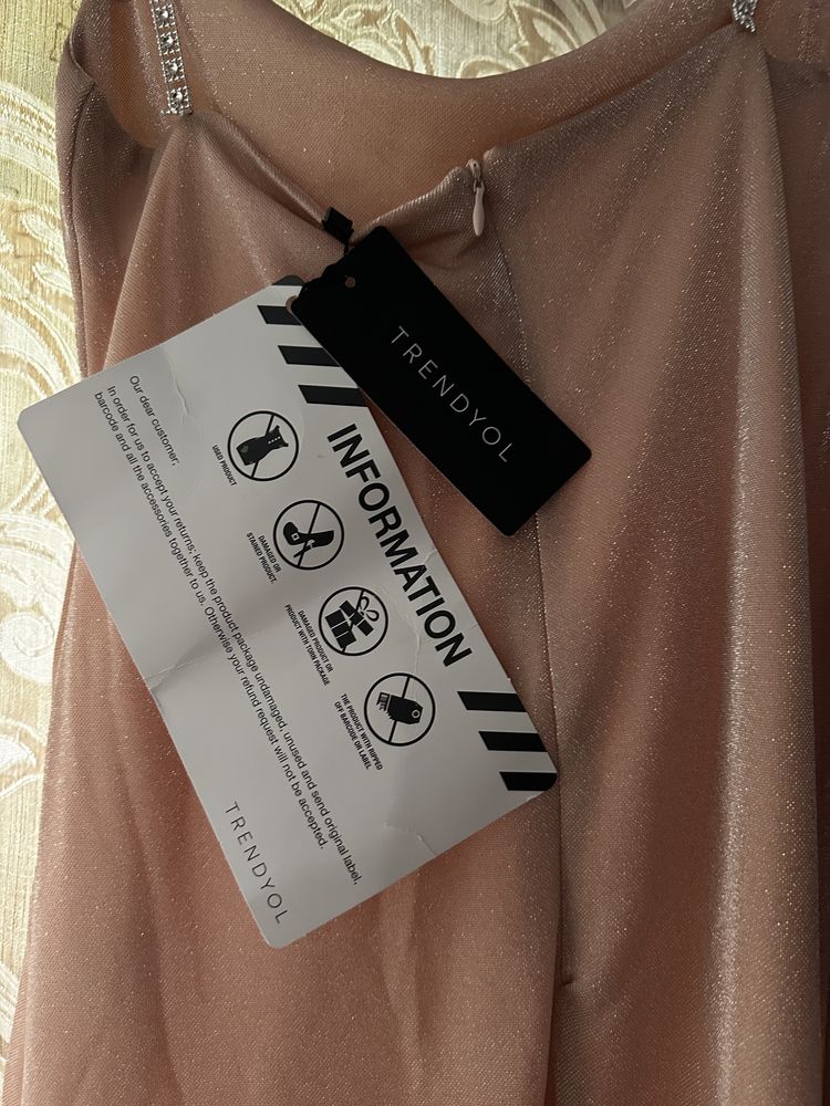 Rochie Trendyol cu sclipici lunga