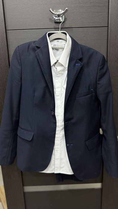 Продам школьный костюм и рубашку для мальчика.