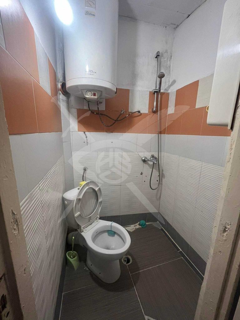 Дава се под наем Едностаен апартамент в Варна, Трошево - 15 кв.м за 150 € - Снимка #2