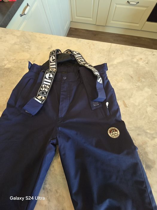 Ски екип, използван две седмици, за 14-годишно момче