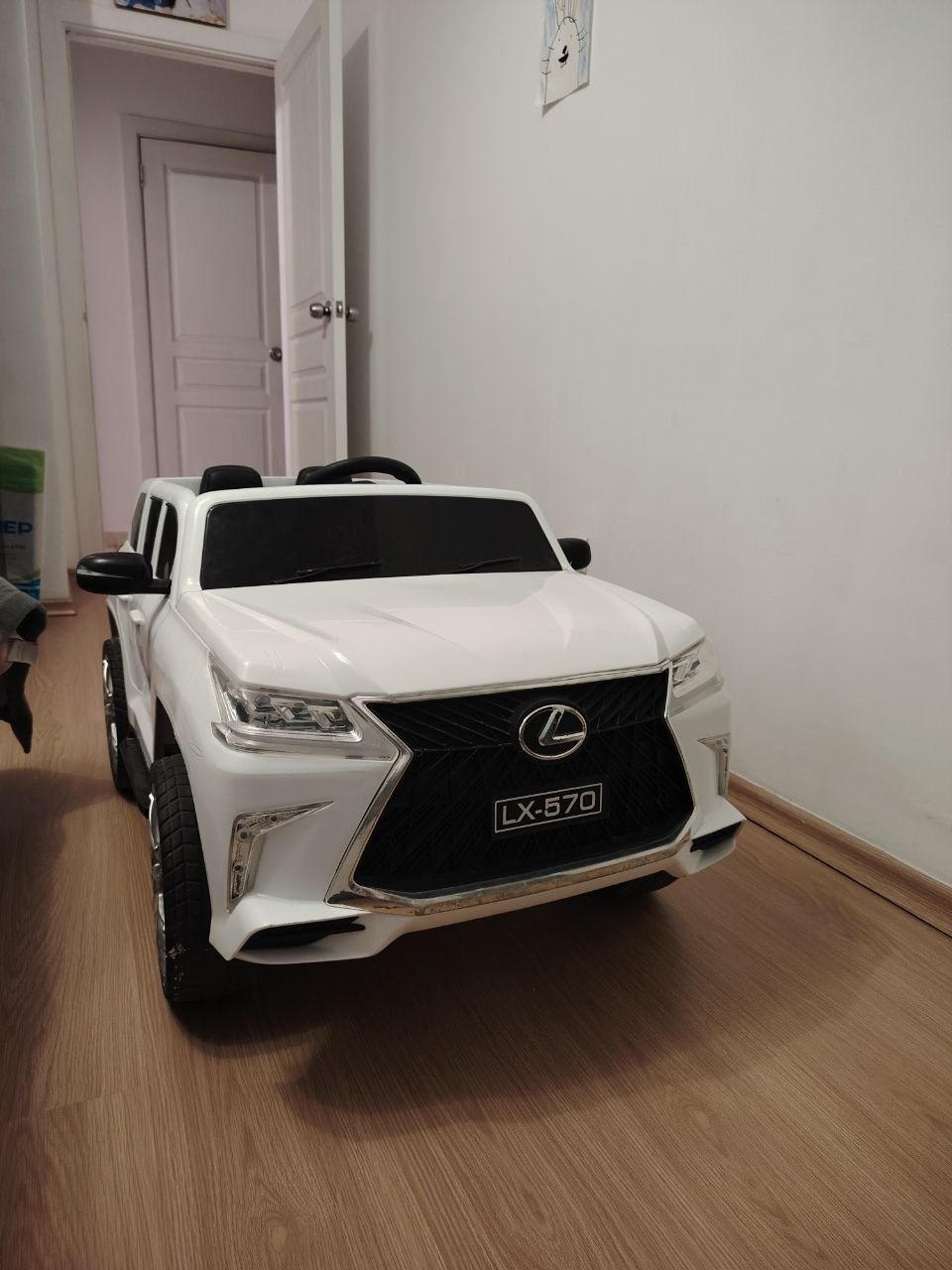 Продам детскую электрическую автомагину