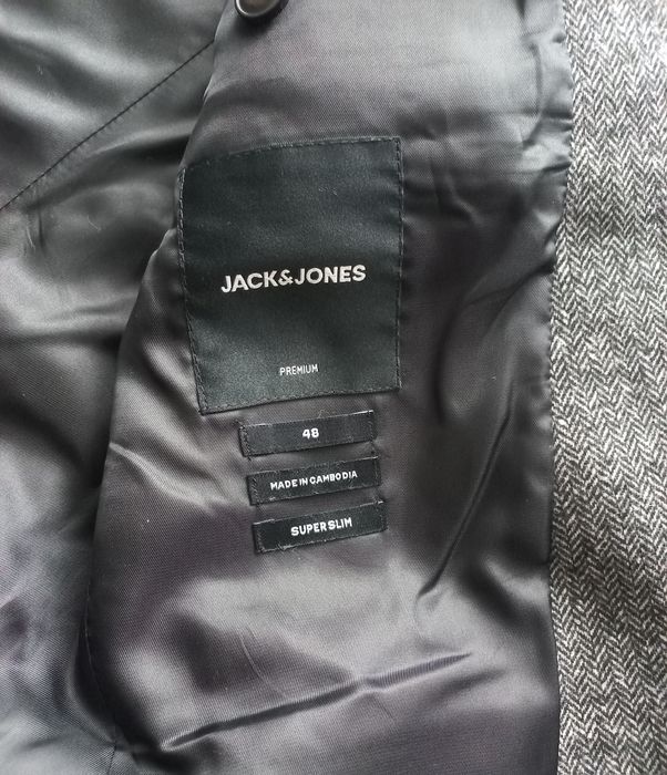 Costum jack&jones mărimea 48 perfect pentru un s