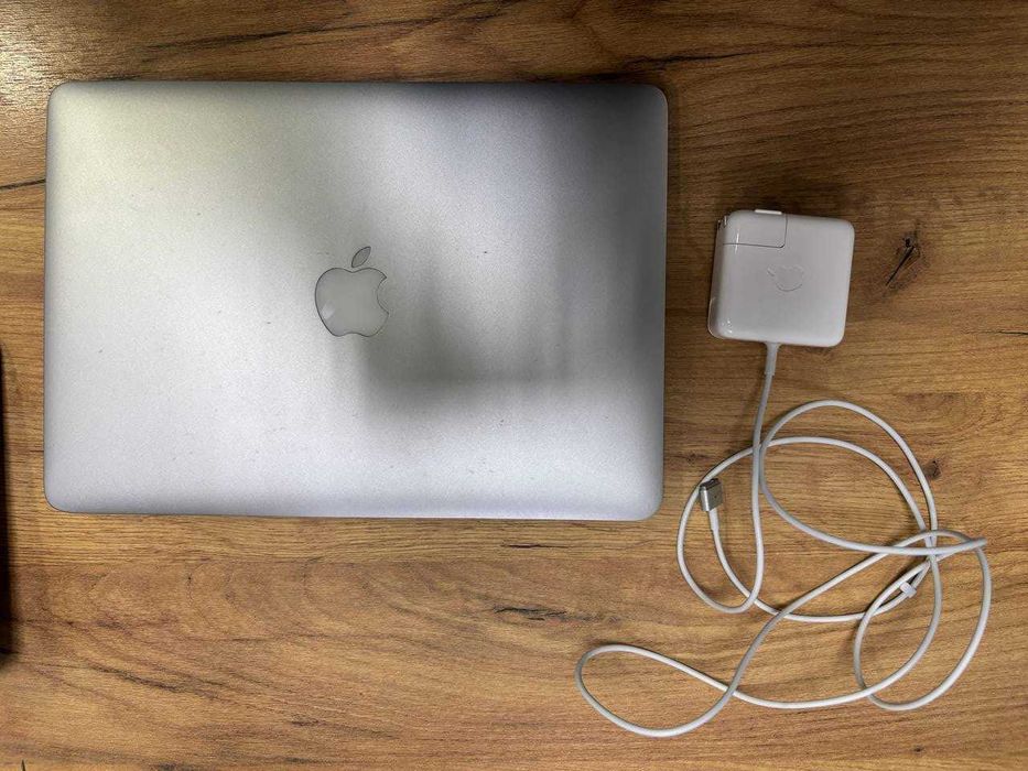 Macbook Air (2017)