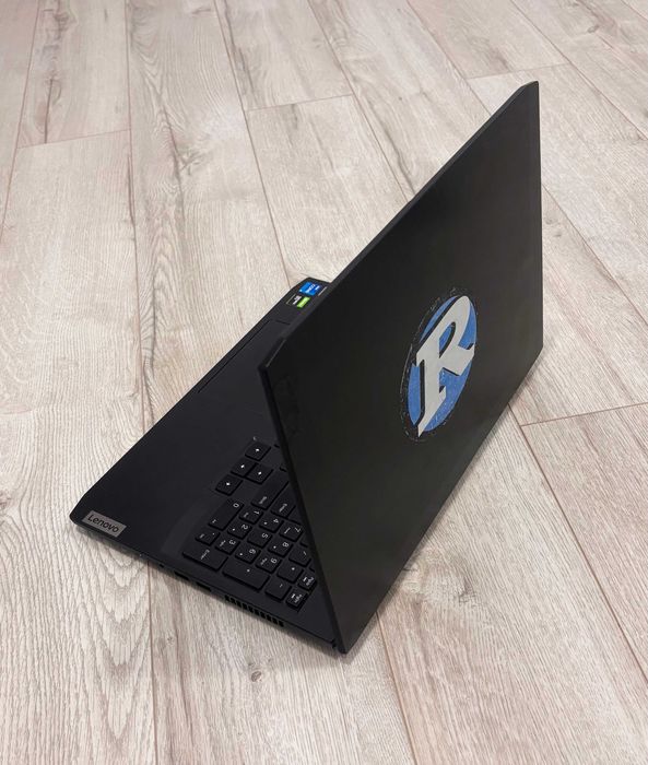 Lenovo IdeaPad 3 15IHU6