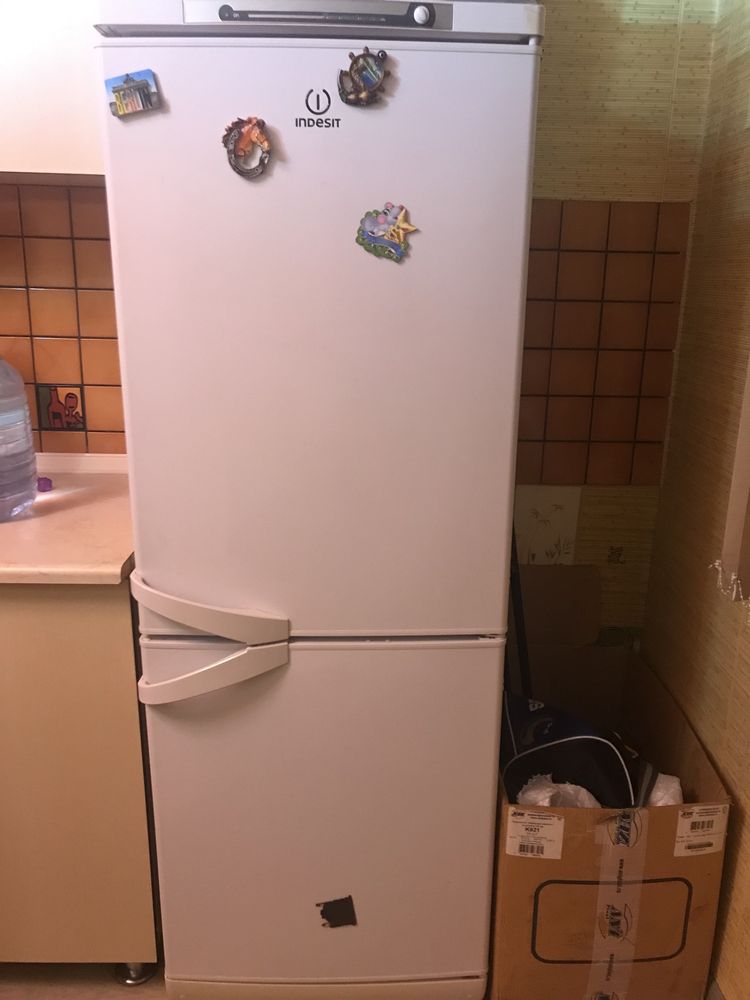 Продам Холодильник в рабочем состояний