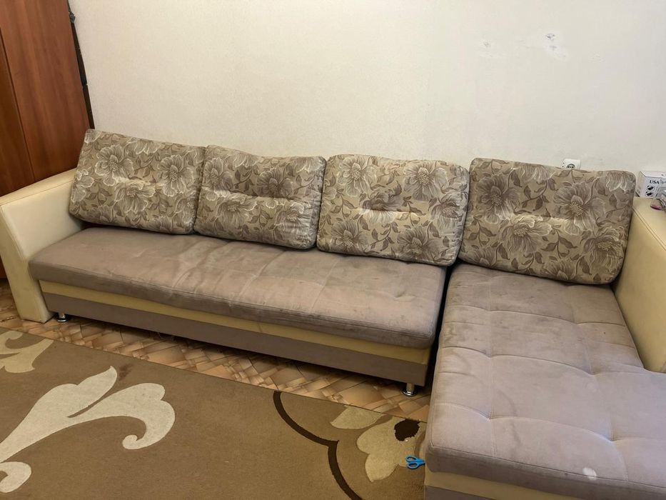 Срочно продам диван раскладной, с нишей для вещей, состояние б/у