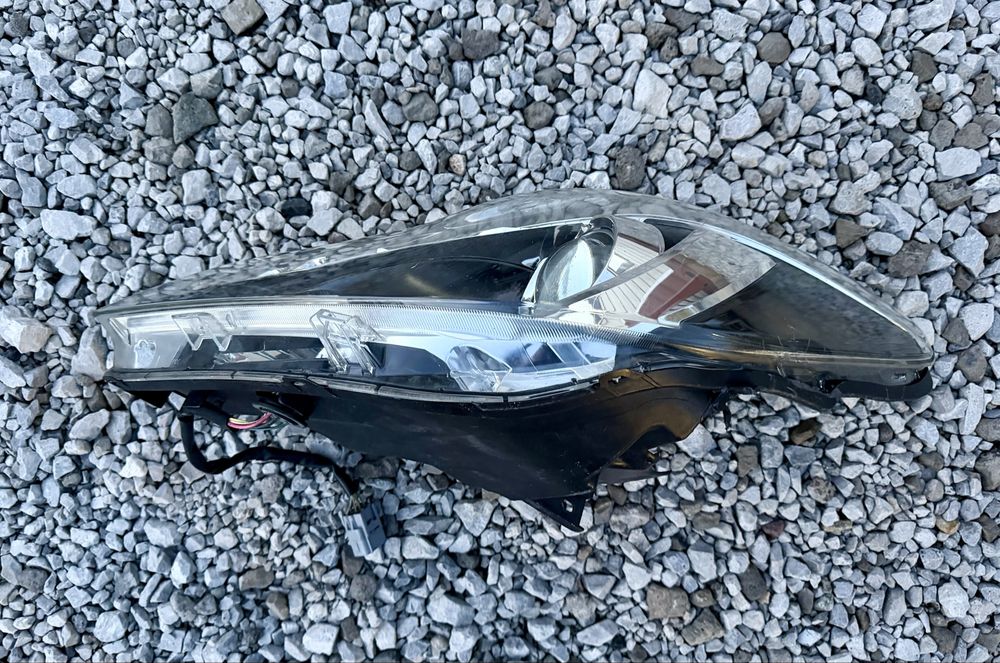 Оригинален ляв фар за Toyota Yaris Hybrid / Тойота Ярис Хибрид