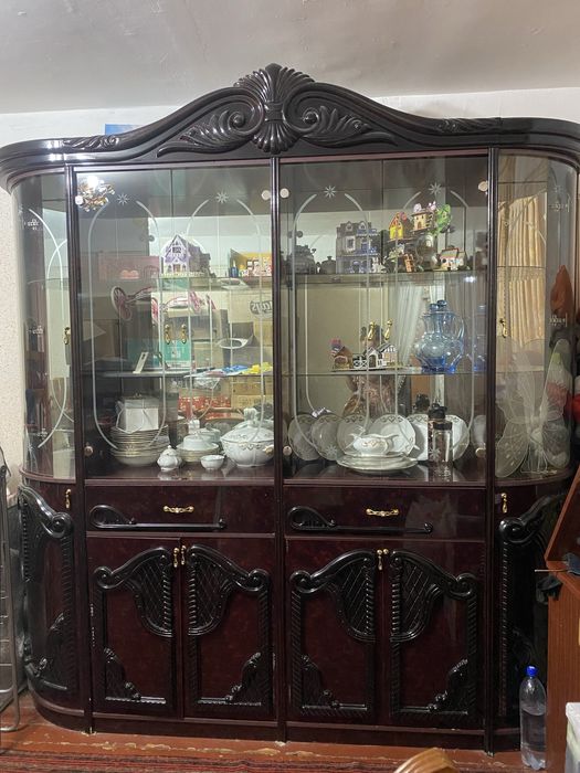 Mebel stenka sotiladi