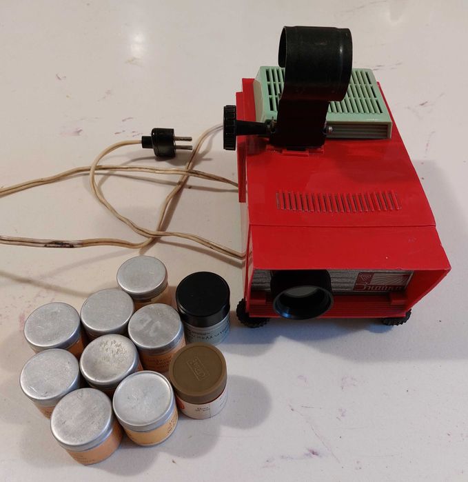 Фильмоскоп Знайка + диафильмы