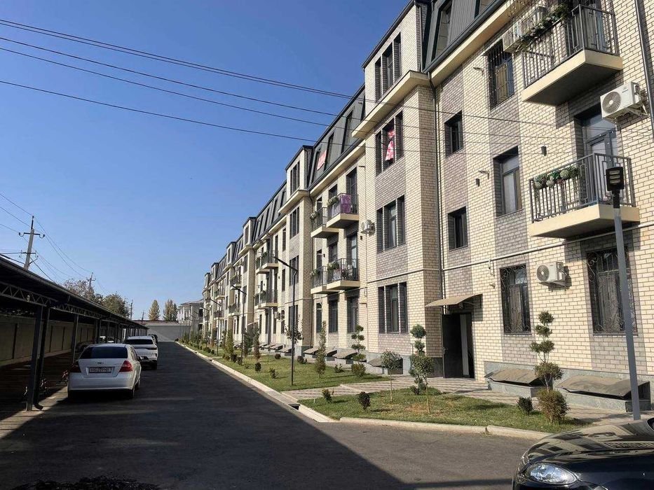 Срочно Квартира сотилади Мебеллари бн Янгийул шахар 3 хона