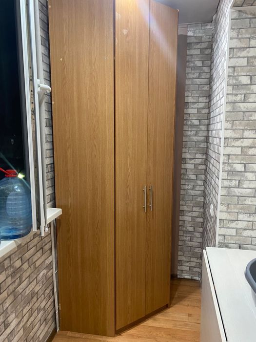 Отдам шкаф угловой