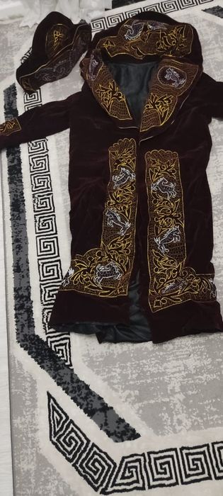 Национальный мужской шапан