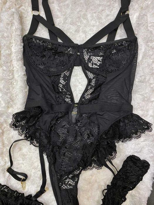 Body sexy harness cu portjartier si dantela