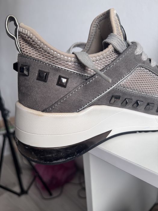 Vand pantofi Guess 39