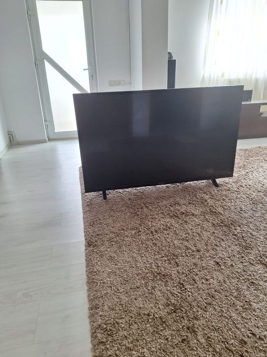 smart  Wellington diagonala 139 cm model WL55UHDV296SW, display fisura