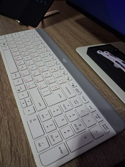 Logitech Клавиатура и мишка - Безжични