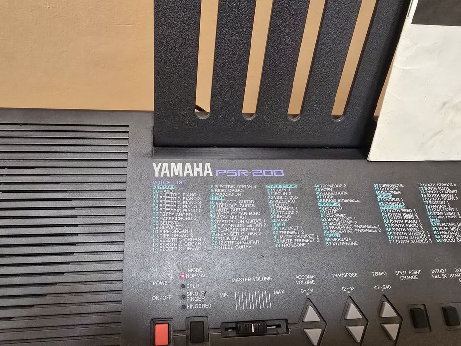 Синтезатор Yamaha PSR200