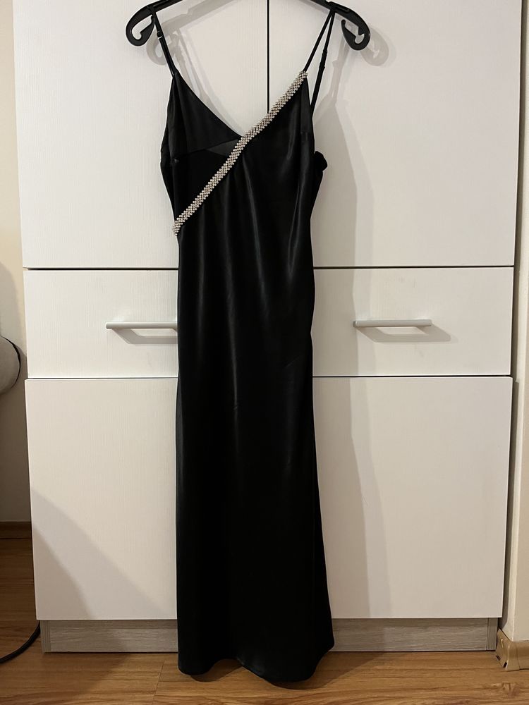 Нова черна рокля Zara