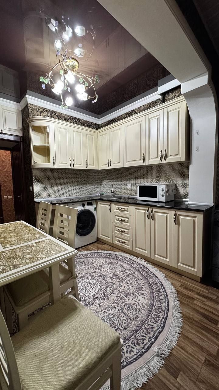 Срочно продается 4х ком квартира, ориентир: улица Садыка Азимова, 1 м²