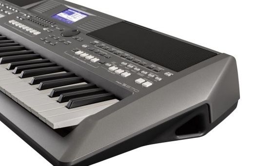 Yamaha PSR S670.