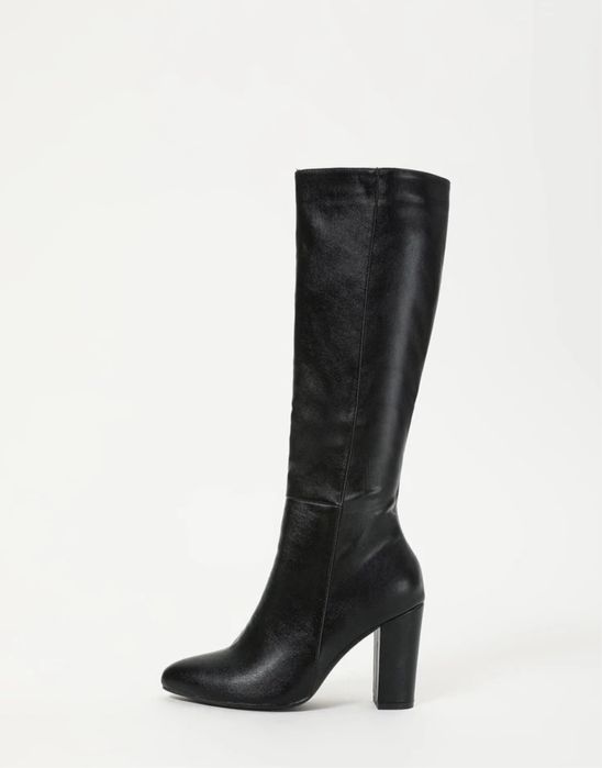 Черни ботуши на ток