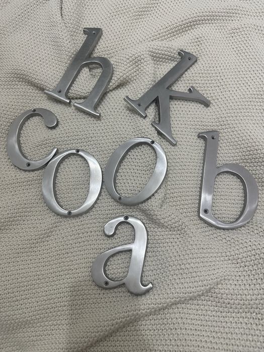 Literă decorativă metalică