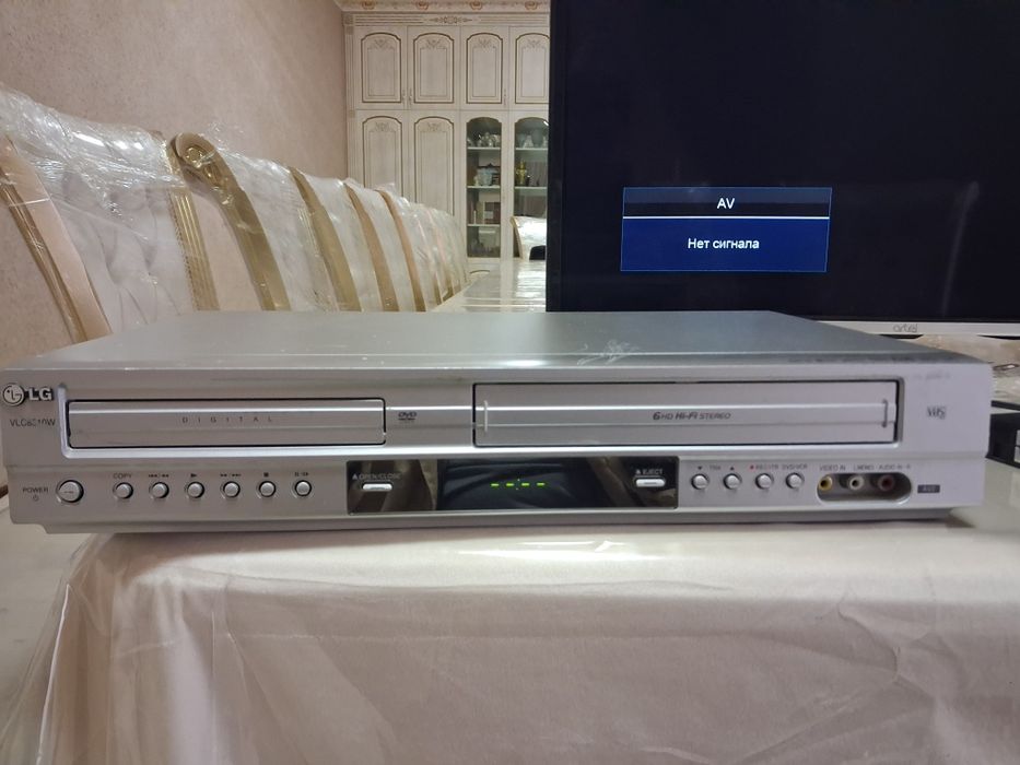 Видеомагнитофон LG