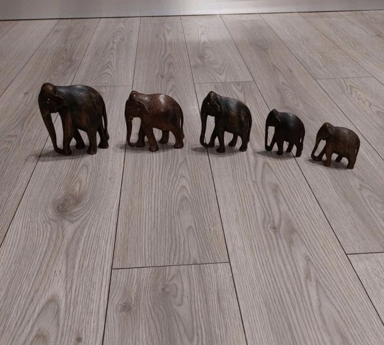Vand 5 Elefanti din Lemn