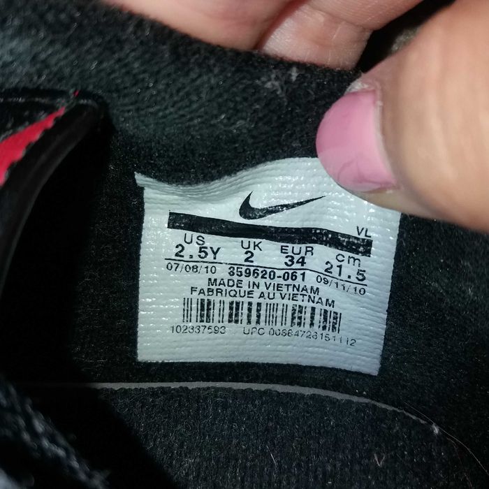 Обувки Nike 34 номер с подарък официални кожени обувки