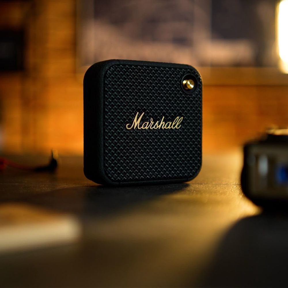 Портативная колонка Marshall M4 — мощный звук в стильном корпусе!